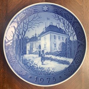 Royal Copenhagen 1979 Christmas Plate, 7.25” diam.